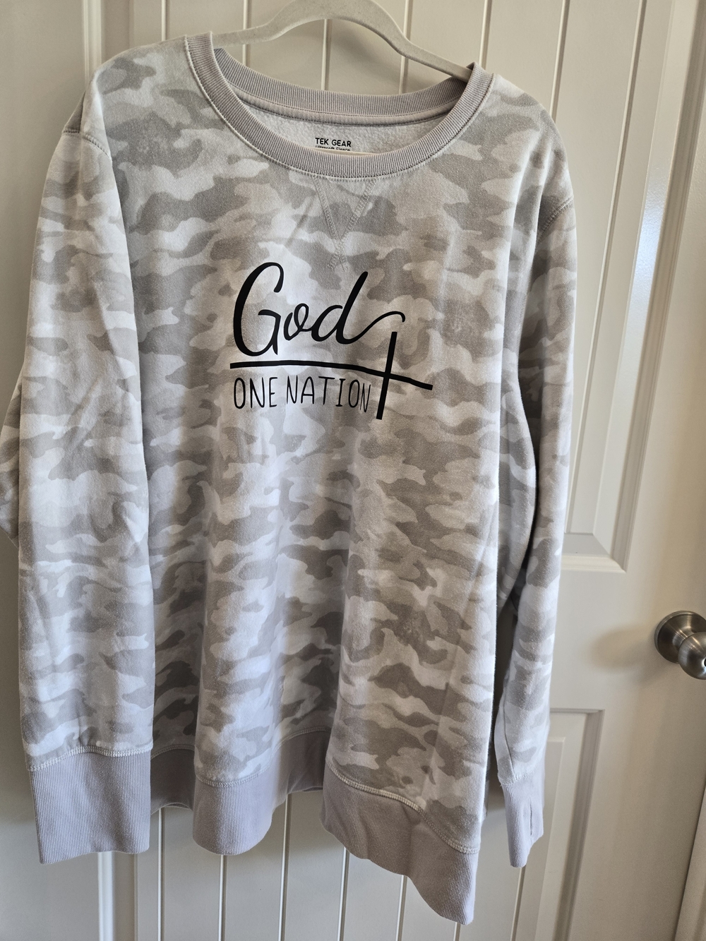 Tek Gear Womens Gray Camo One Nation Under God Crewneck Sweatshirt Size 4x
